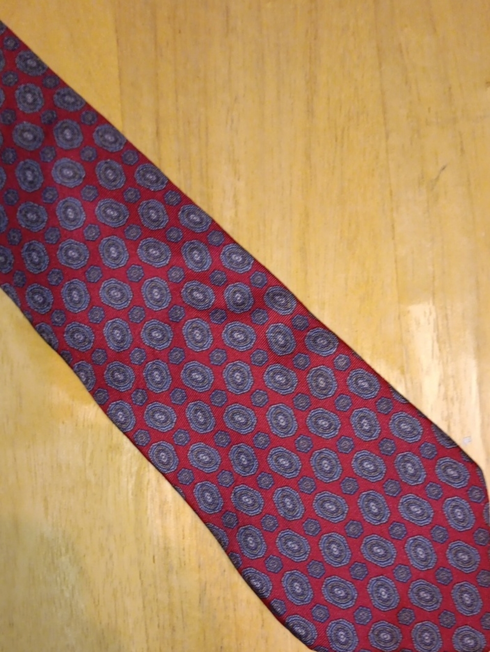 Egon Von Furstenburg Men's Red Medallion Pattern Silk *PRINT* Tie
